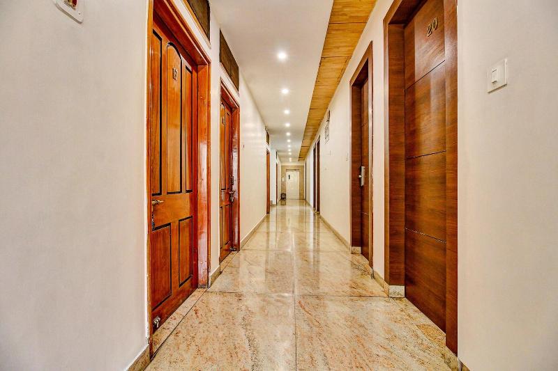 Capital O 47403 Hotel Manjeet image