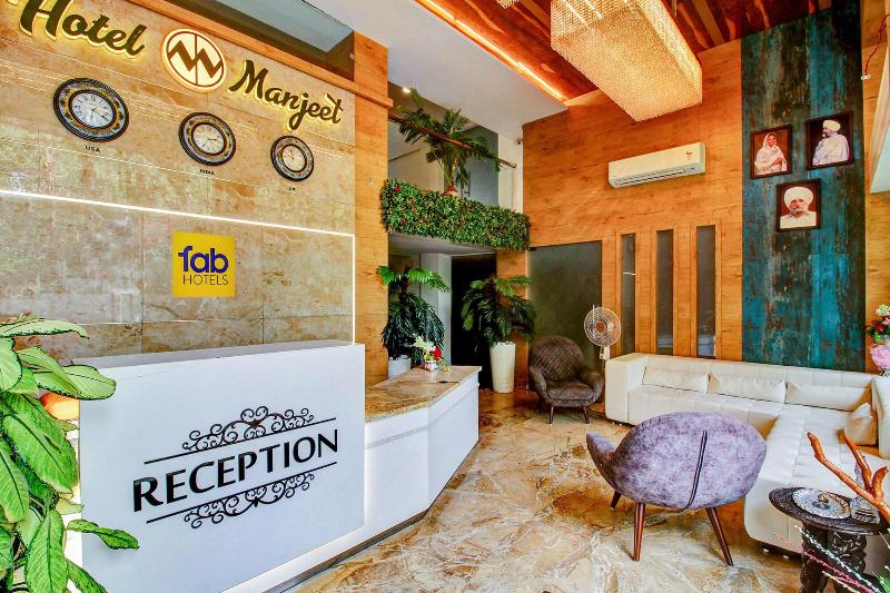 Capital O 47403 Hotel Manjeet image