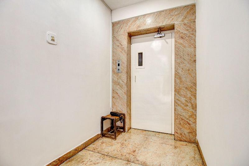 Capital O 47403 Hotel Manjeet image