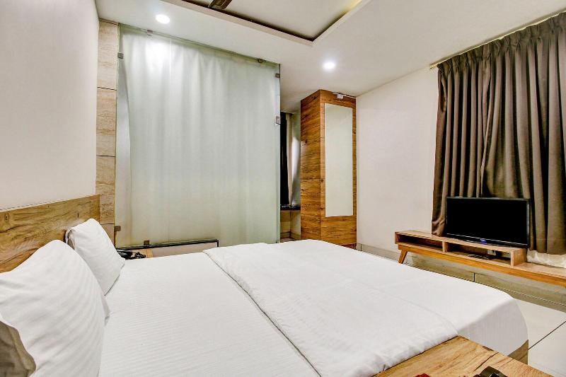 Capital O 47403 Hotel Manjeet image