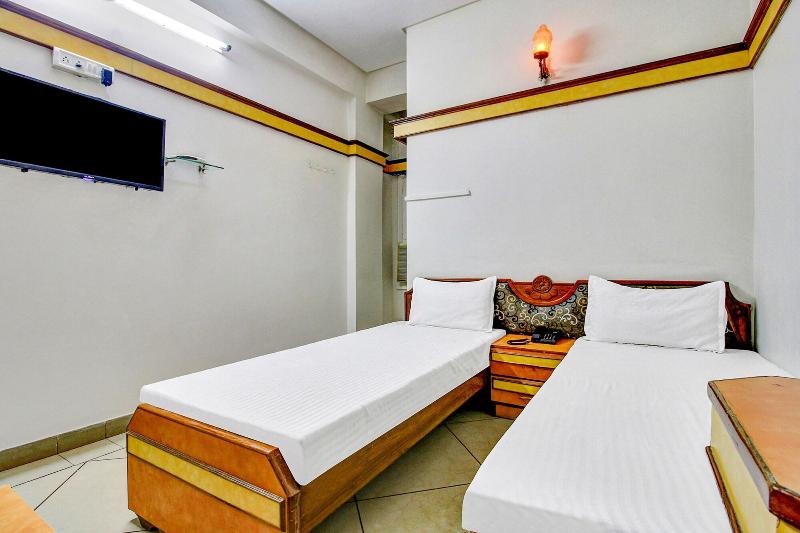 Capital O 47403 Hotel Manjeet image