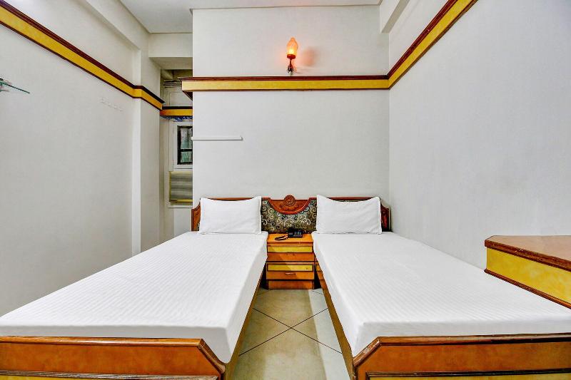 Capital O 47403 Hotel Manjeet image