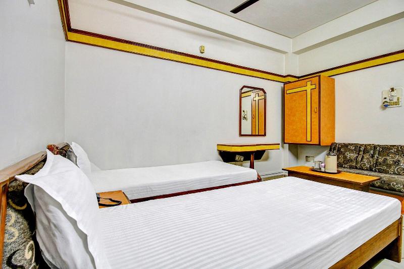 Capital O 47403 Hotel Manjeet image