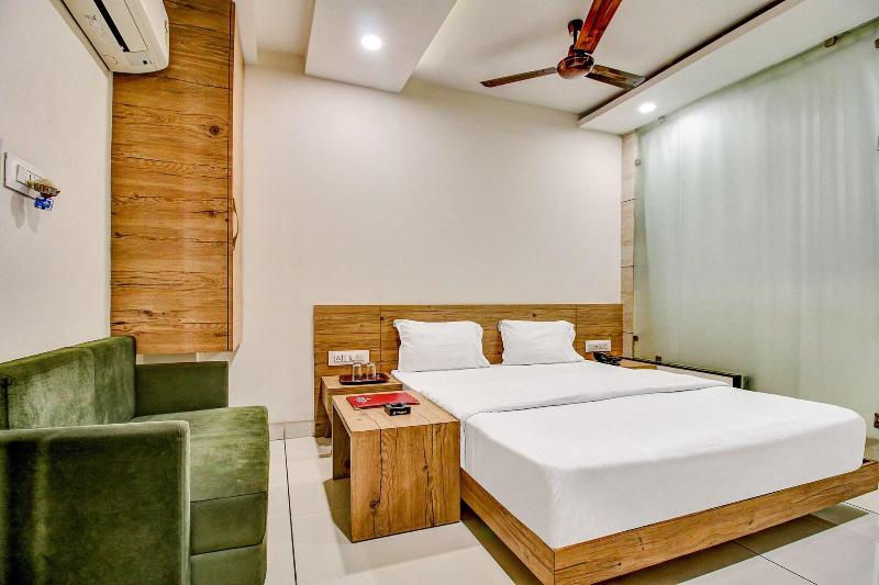 Capital O 47403 Hotel Manjeet image