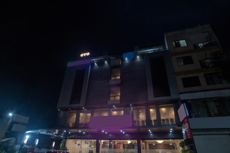 OYO Flagship 3892 Hotel Divya Palace