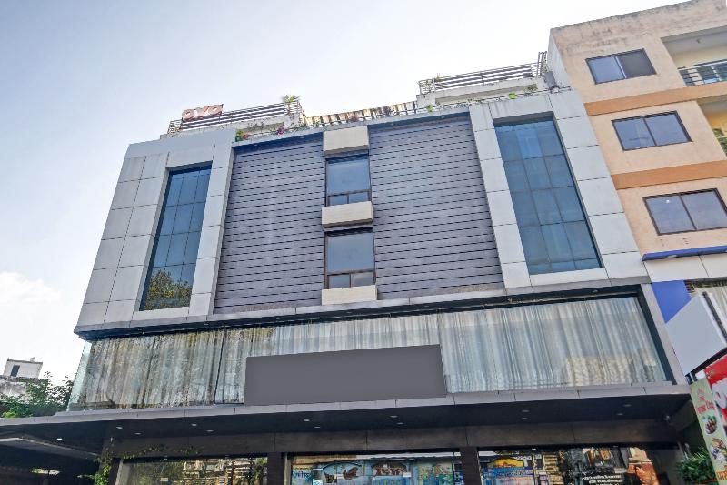 OYO Flagship 3892 Hotel Divya Palace