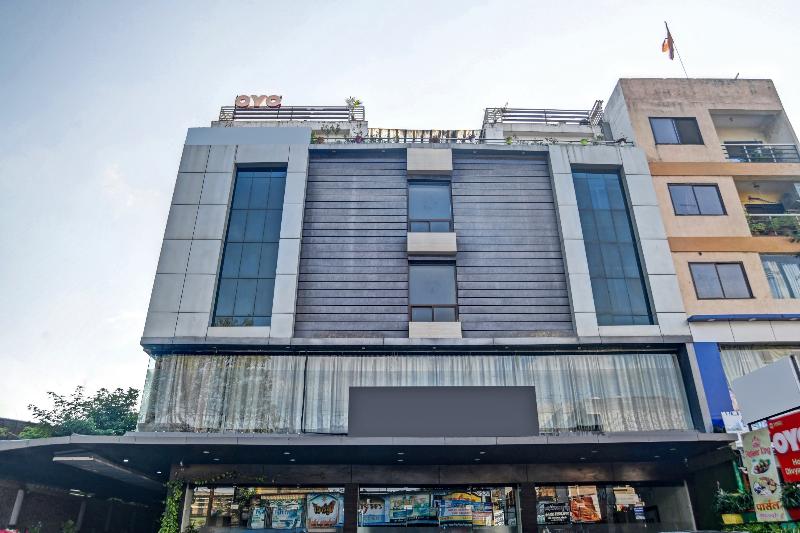 OYO Flagship 3892 Hotel Divya Palace