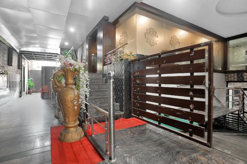 OYO Flagship 3892 Hotel Divya Palace