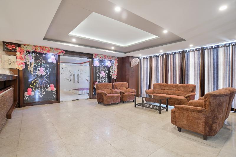 OYO Flagship 3892 Hotel Divya Palace