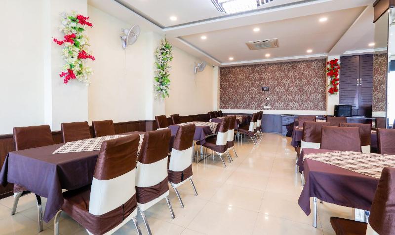 OYO Flagship 3892 Hotel Divya Palace