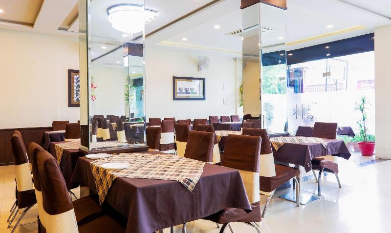 OYO Flagship 3892 Hotel Divya Palace