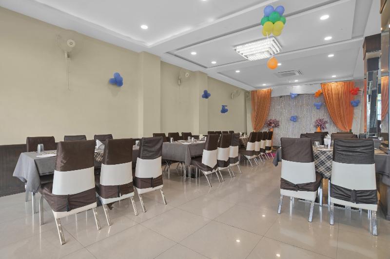 OYO Flagship 3892 Hotel Divya Palace