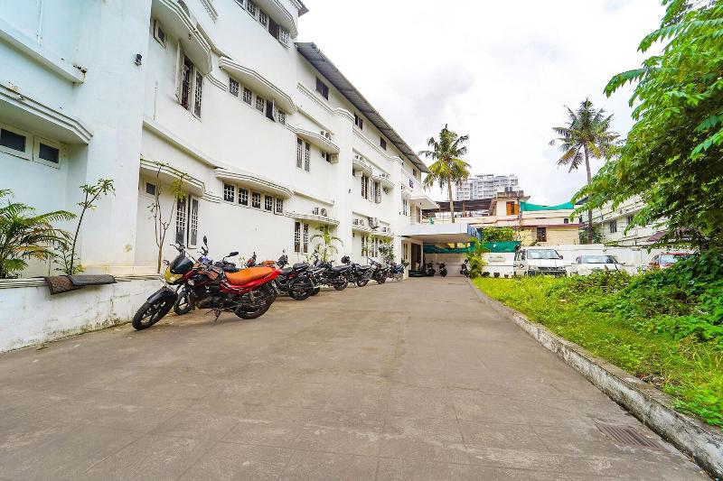 OYO 40141 Ascot Hotel image
