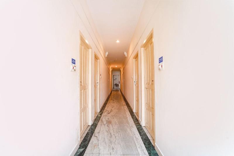 OYO 40141 Ascot Hotel image
