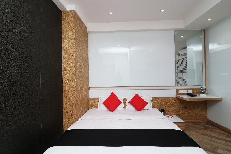 Capital O 7743 Hotel Hiland International image