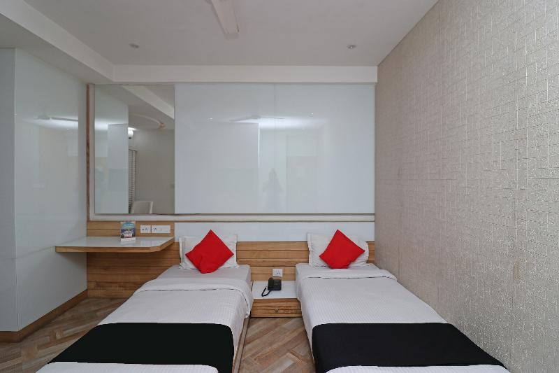 Capital O 7743 Hotel Hiland International image