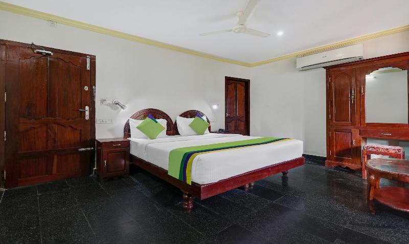 OYO 6031 The Waters Edge Beach Resort image