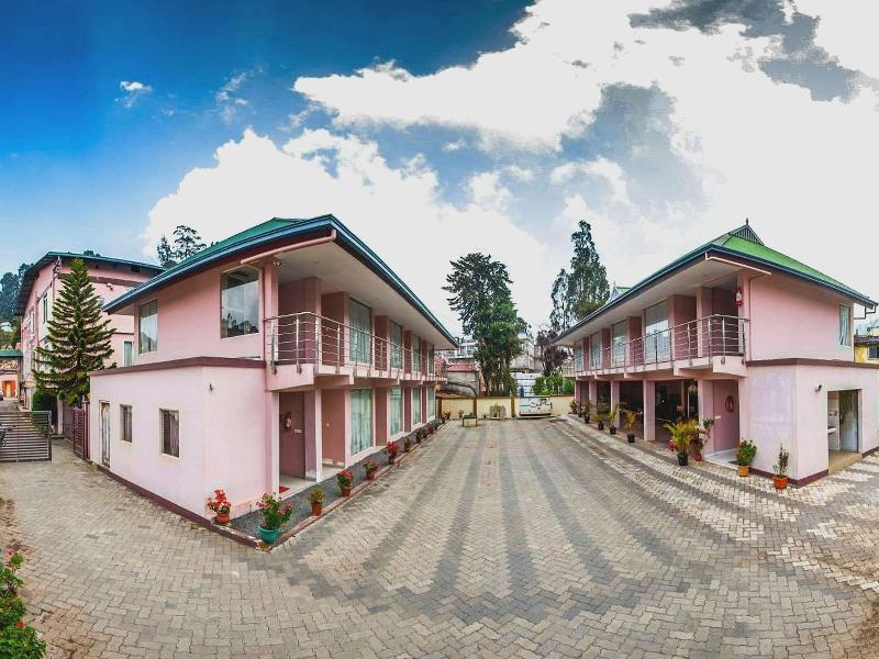 10950 Hotel Hills Palace — general view