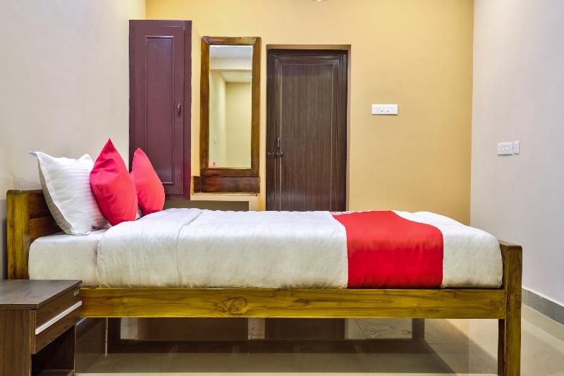 29878 Sri Abirami Inn image