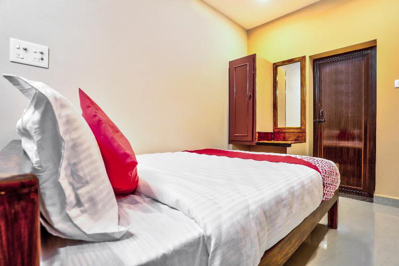 29878 Sri Abirami Inn image