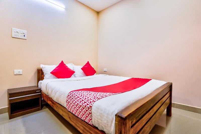 29878 Sri Abirami Inn image