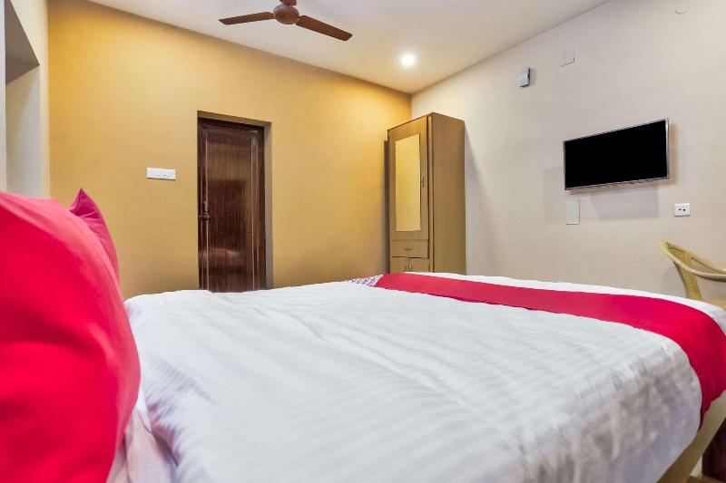 29878 Sri Abirami Inn image