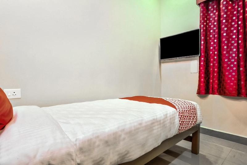 29878 Sri Abirami Inn image