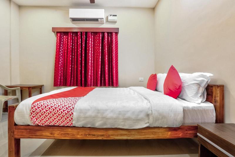 29878 Sri Abirami Inn image