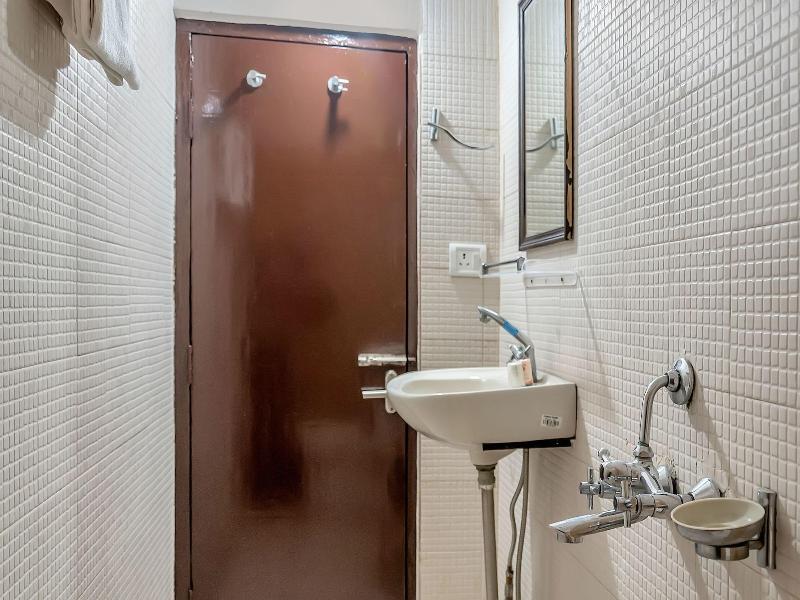 10685 Hotel Centre Point image