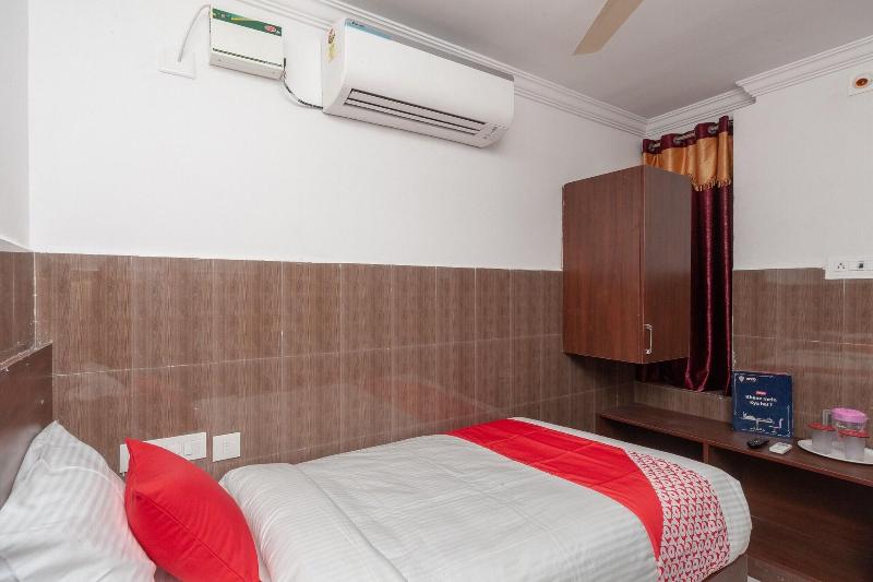 Capital O 27775 Hotel Srinivasa Residency image