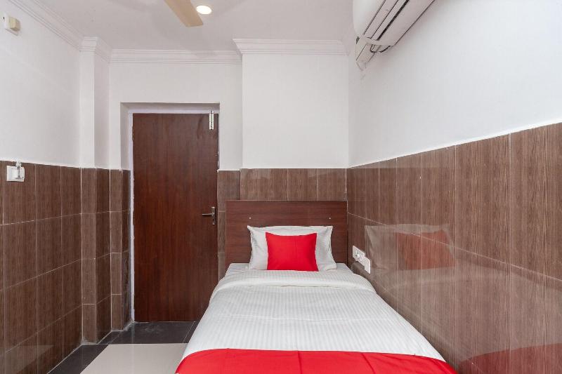 Capital O 27775 Hotel Srinivasa Residency image