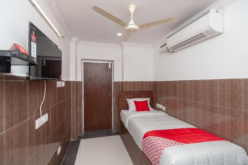 Capital O 27775 Hotel Srinivasa Residency image