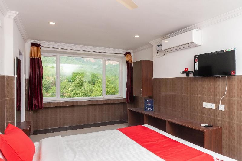 Capital O 27775 Hotel Srinivasa Residency image