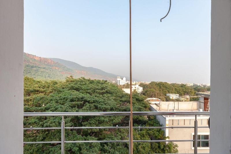 Capital O 27775 Hotel Srinivasa Residency image