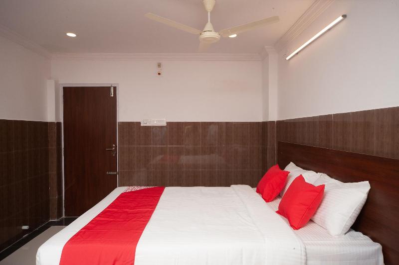 Capital O 27775 Hotel Srinivasa Residency image