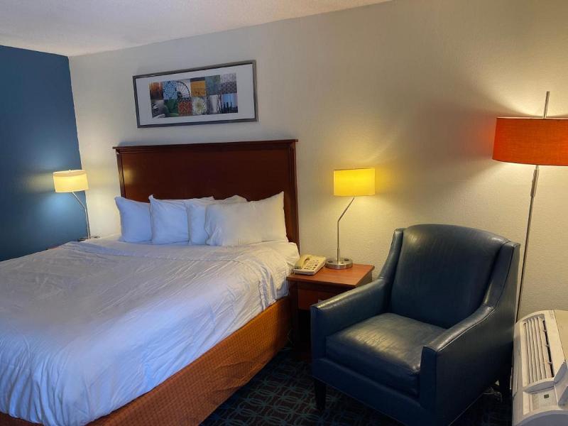 Baymont by Wyndham Dayton North image