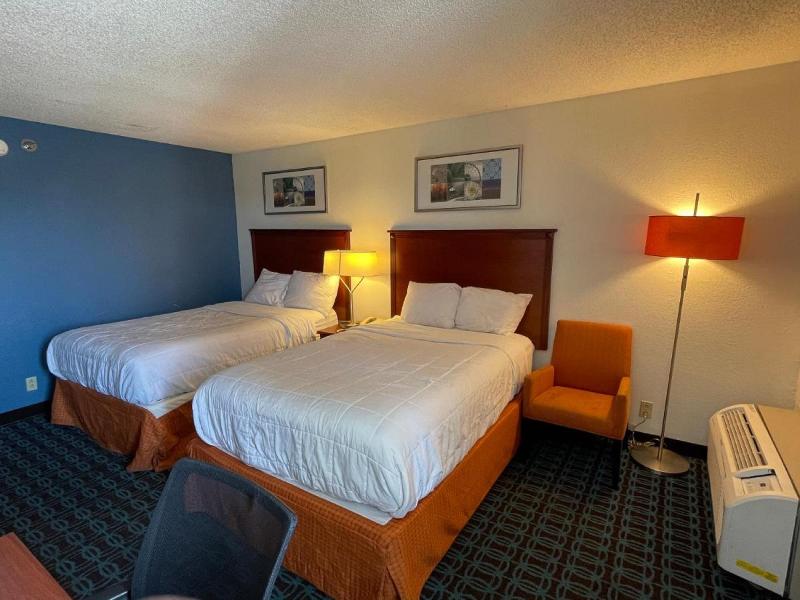 Baymont by Wyndham Dayton North image