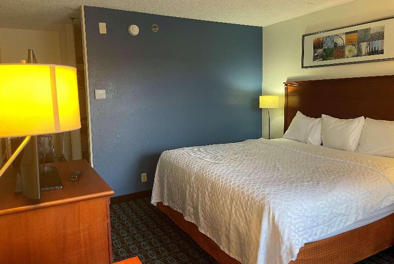 Baymont by Wyndham Dayton North image