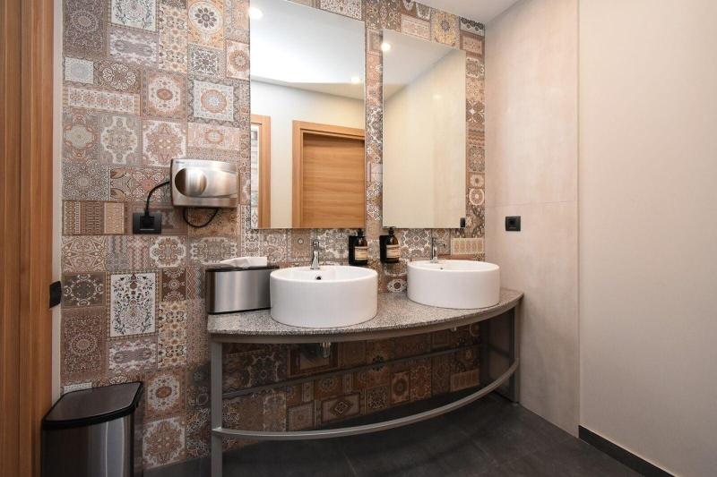 Andor Hotel image