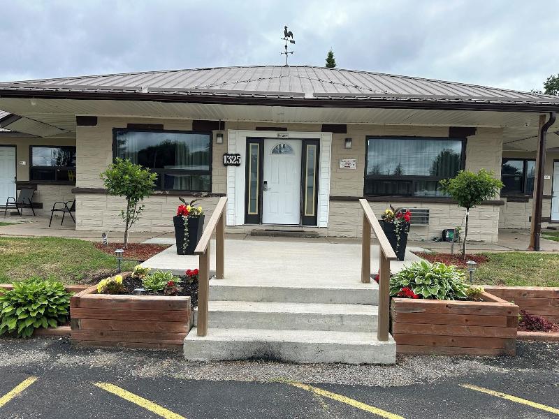 Champlain Motor Inn