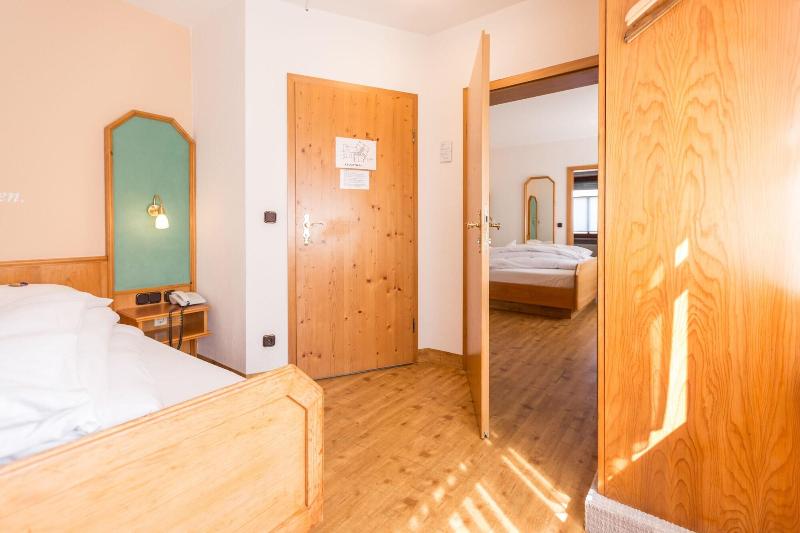 Hotel Frankischer Hof GmbH image
