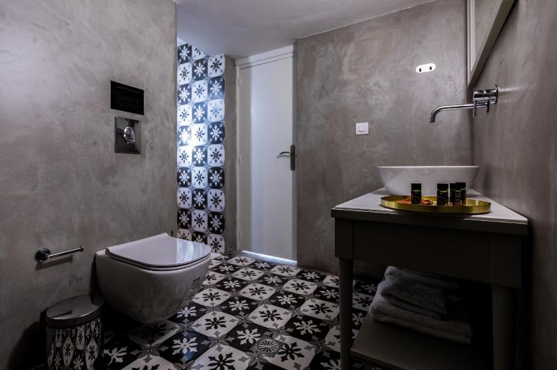Lemon Tree House image