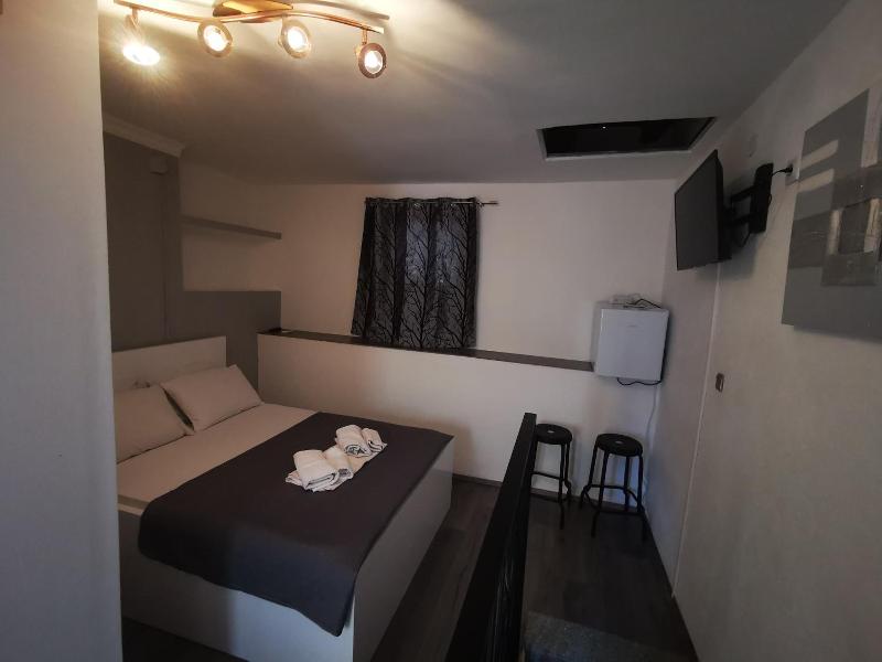 Rooms Pama image