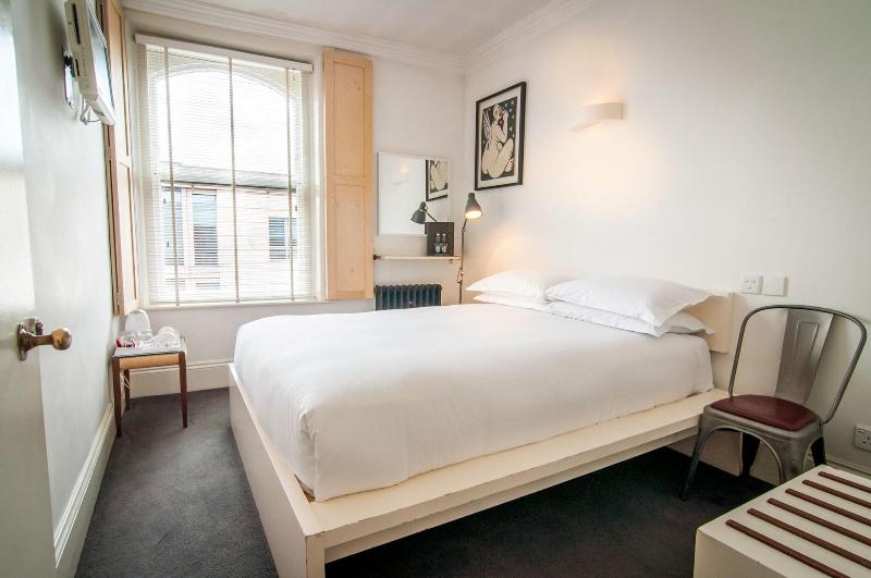 Kellys Hotel - Adults Only image