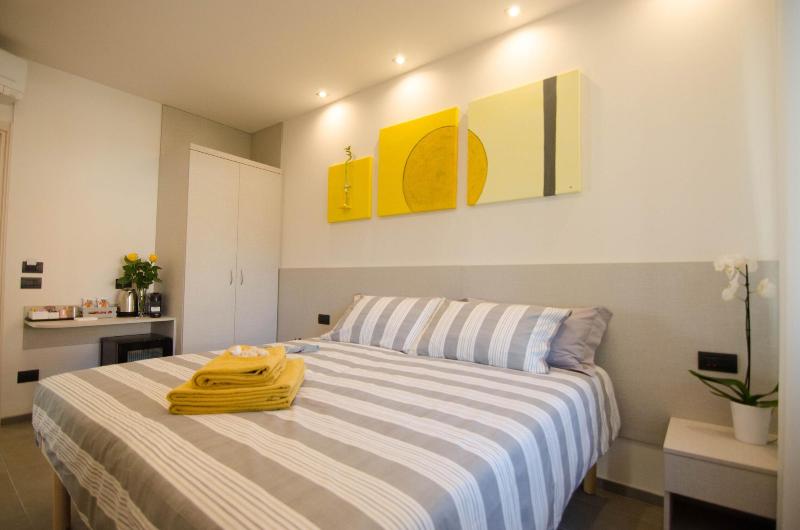 Varese Comfort Room — main photo