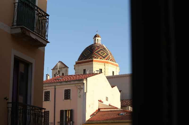 Palau De Rosa image