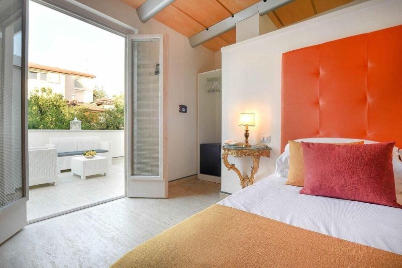 Da Rooms image