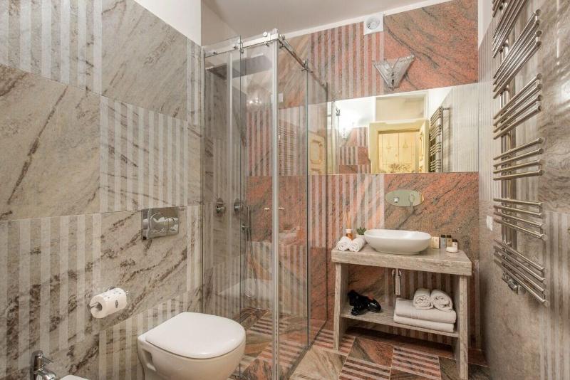 Da Rooms image
