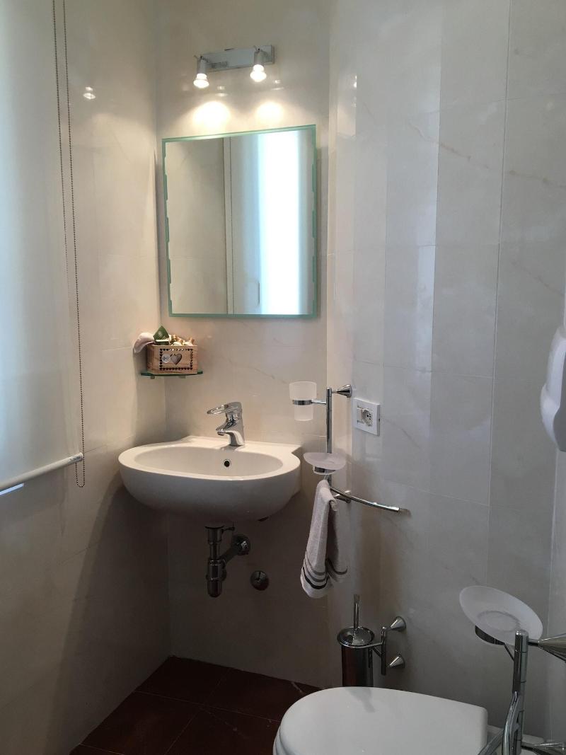 Intra Rooms image