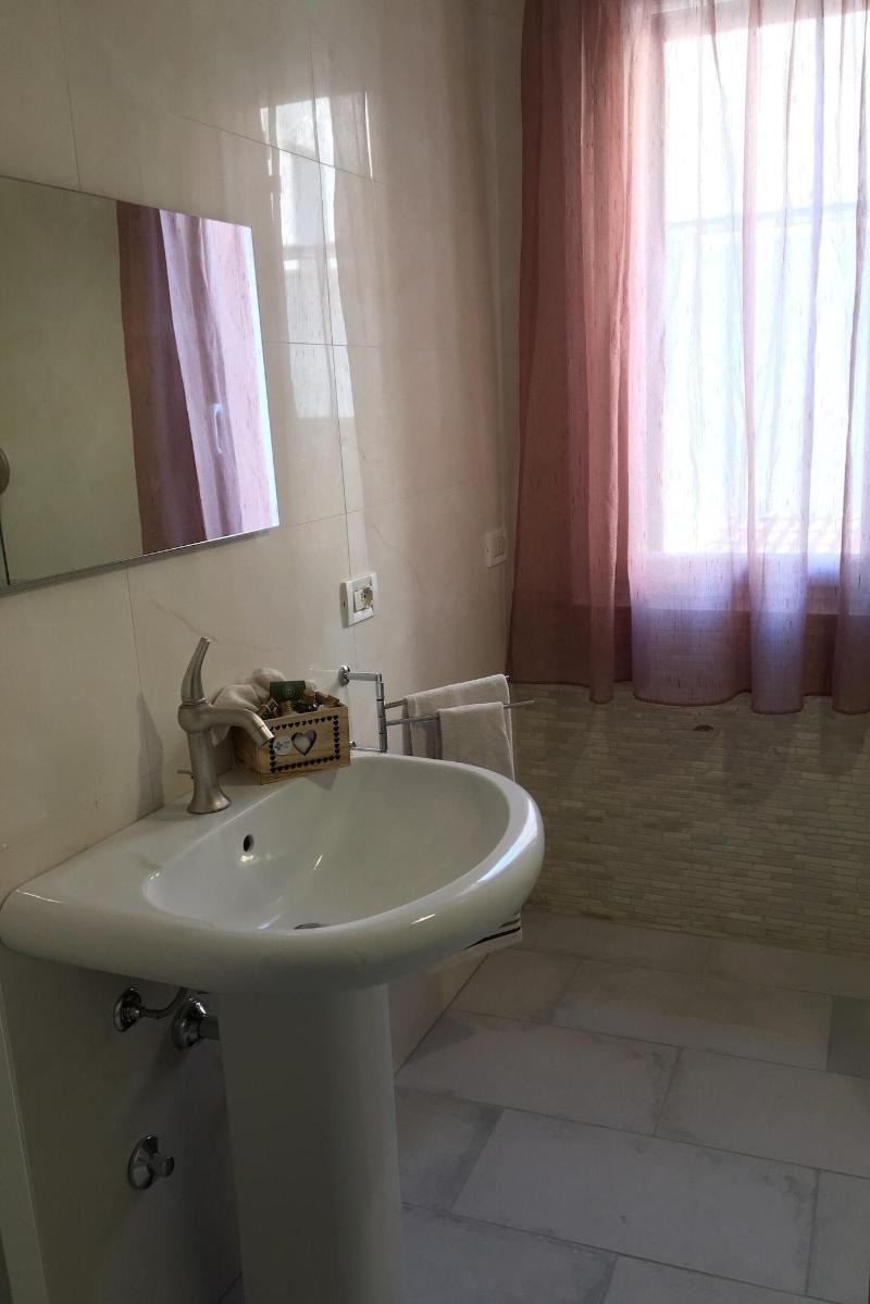 Intra Rooms image